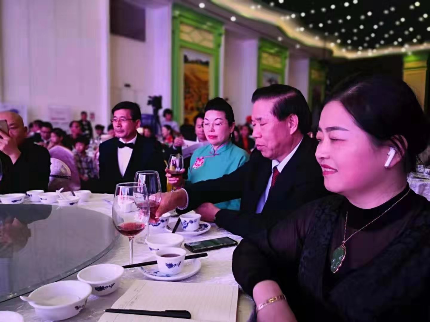 万合恒业参加青爱慈善盛典实图 万合恒业参加青爱慈善盛典实图