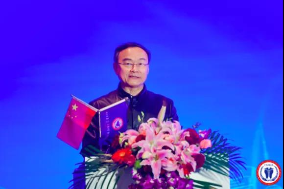 副主席何丕洁 副主席何丕洁