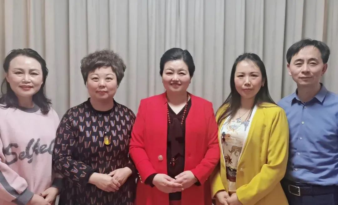 许罗轩老师.jpg 许罗轩老师.jpg