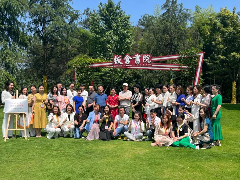 【万合恒业学堂-培训实训基地】在杨昌济先生故乡开慧镇板仓书院正式揭牌。同日万合第40届【国际说服力销讲】开班