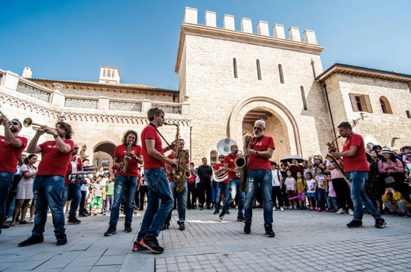 1660187755458166.jpg 万合家